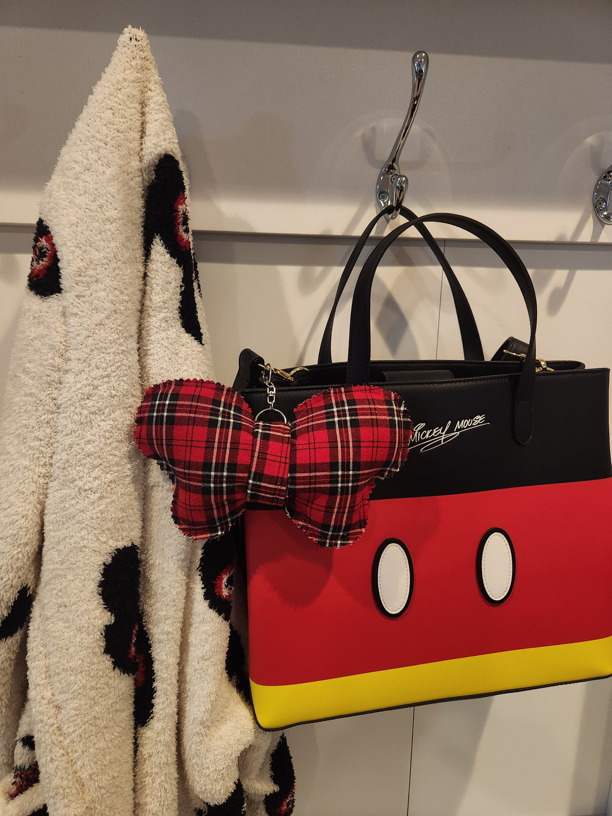 Plaid Minnie Bow Bag Charm – Holiday Purse Accessory
