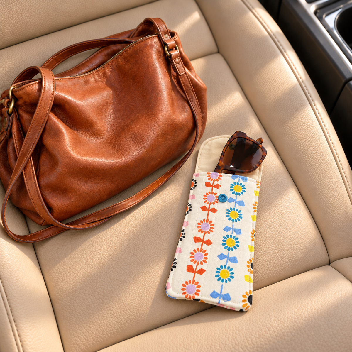 Ivory Retro Floral Quilted Glasses & Sunglasses Case